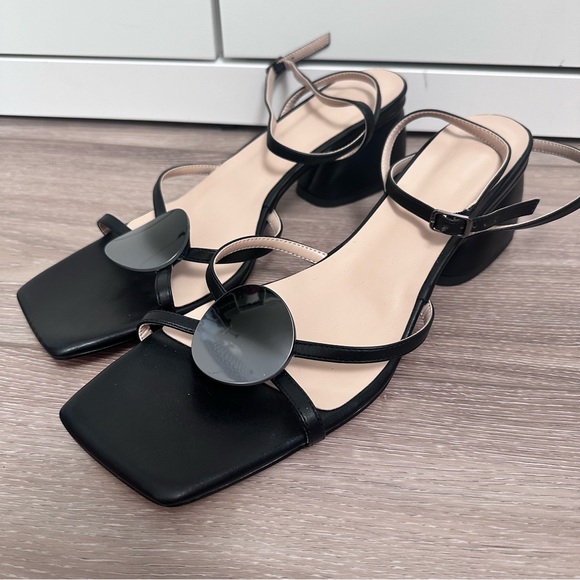 ONLY MAKER SQUARE TOE SANDAL WITH SCULPTURAL FRONT DETAIL & CHUNKY HEEL - Picture 5 of 9